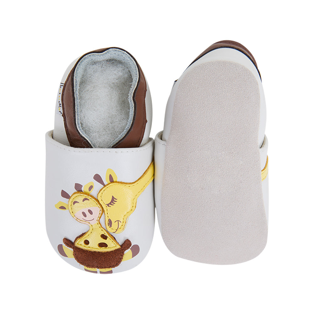 Soft Baby Moccasins - Giraffe Print | Lait et Miel